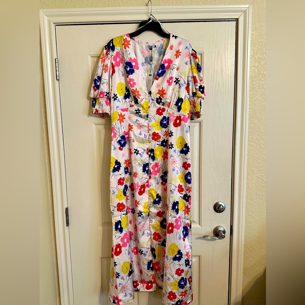 ChiChi London Curve Floral Button Front Dress NWT